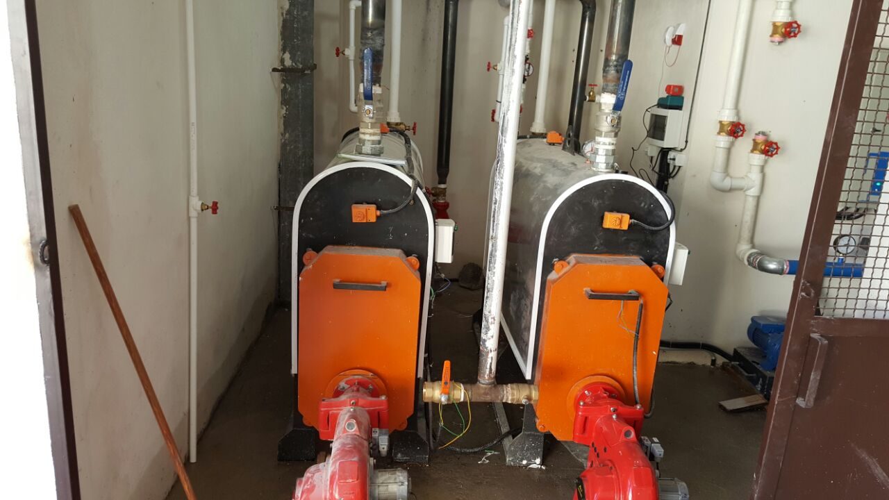 نصب دو مینی بویلر در موتورخانهٔ مشتری